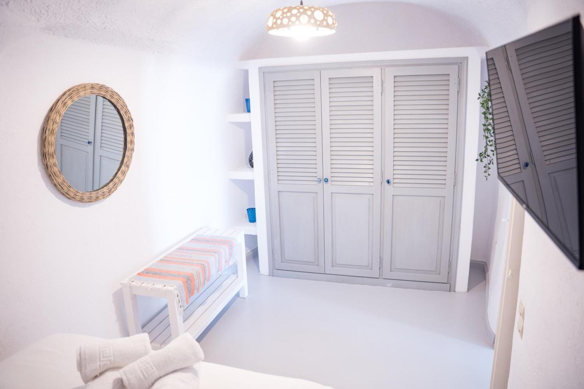 Joy House * Akrotírion