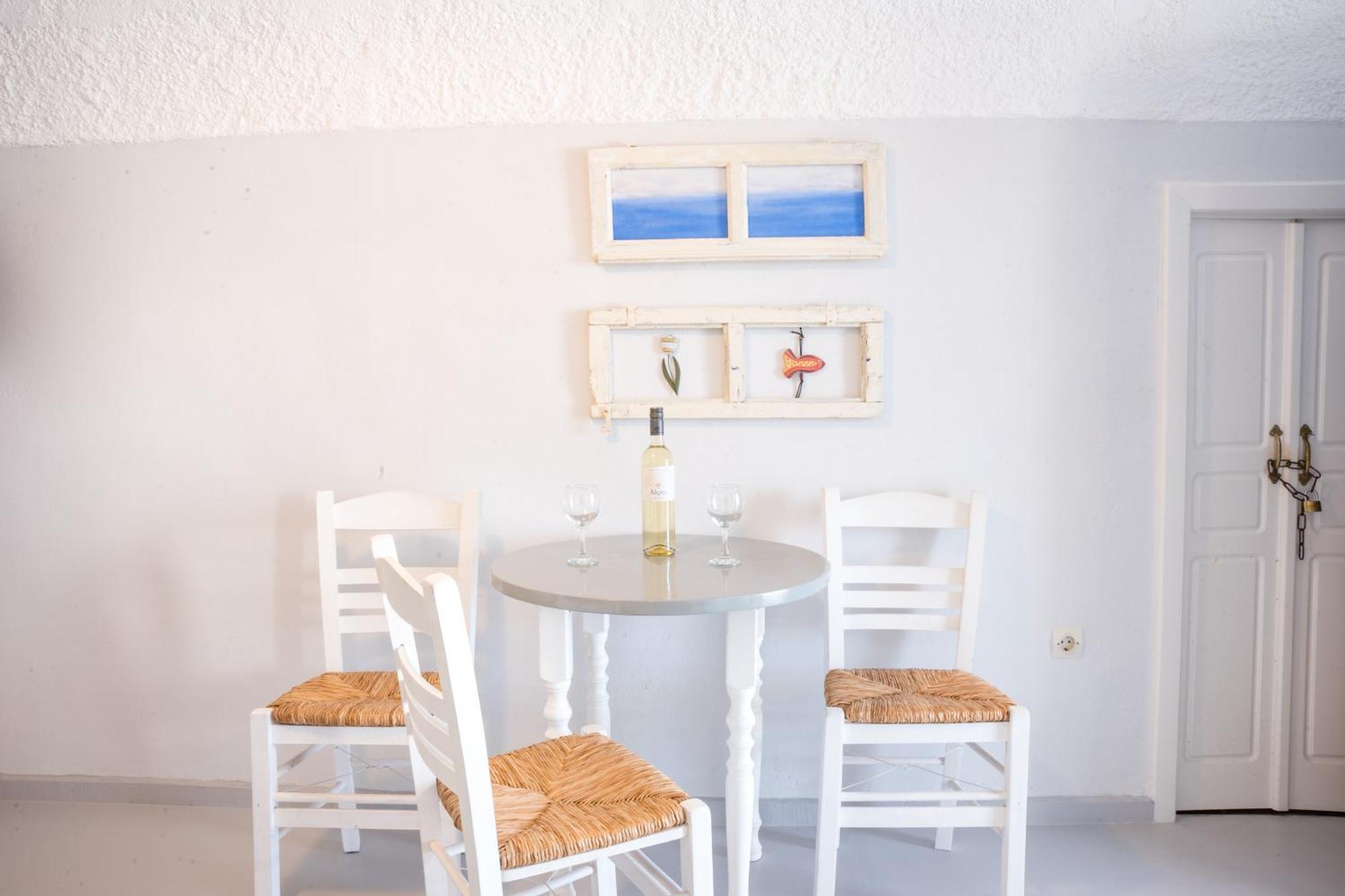Joy House * Akrotírion